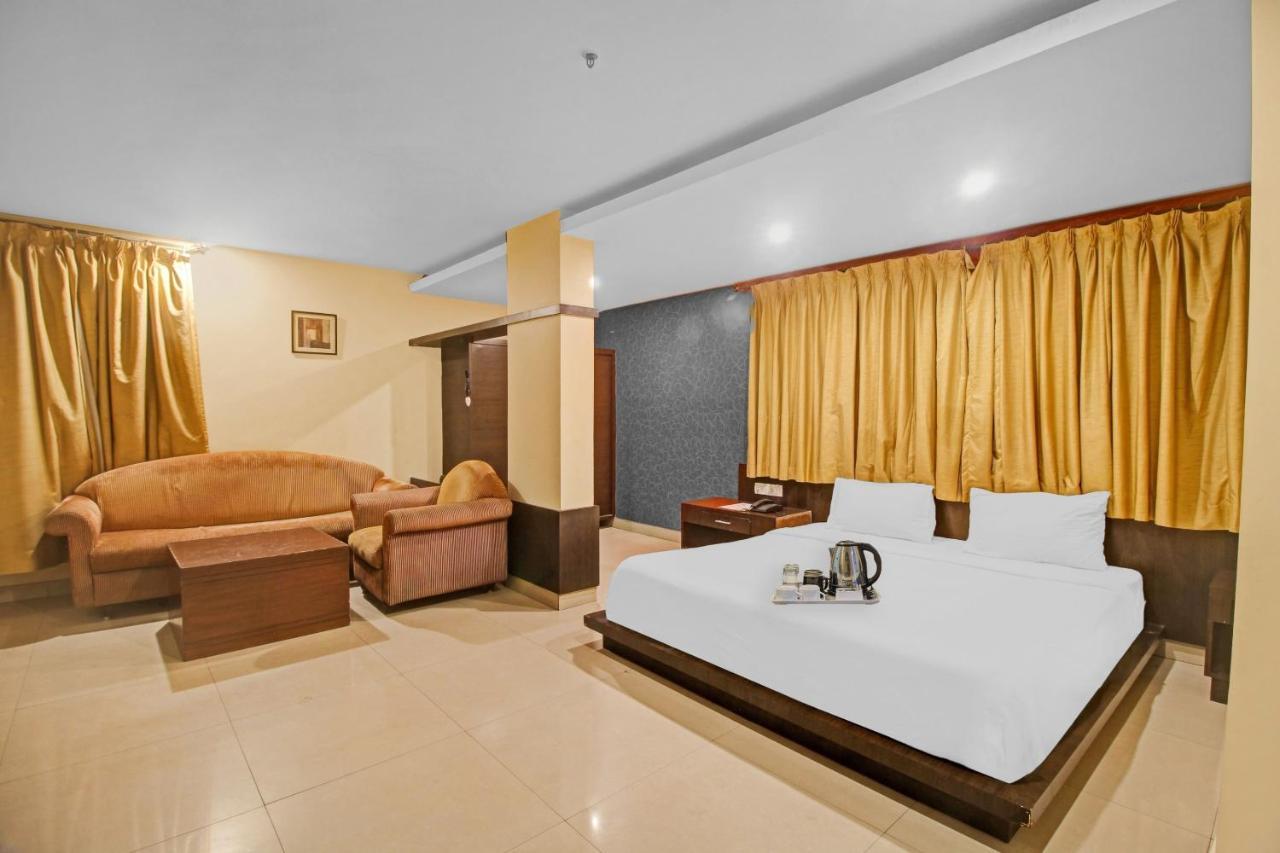 Hotel Townhouse The Grand Plaza Hajdarabad Zewnętrze zdjęcie