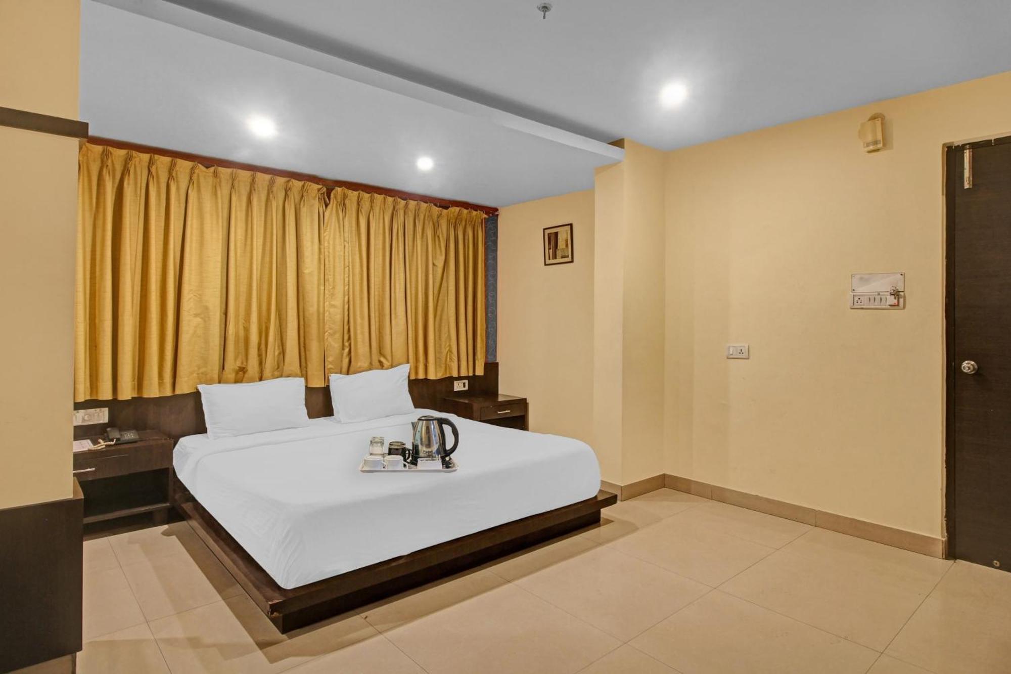 Hotel Townhouse The Grand Plaza Hajdarabad Zewnętrze zdjęcie