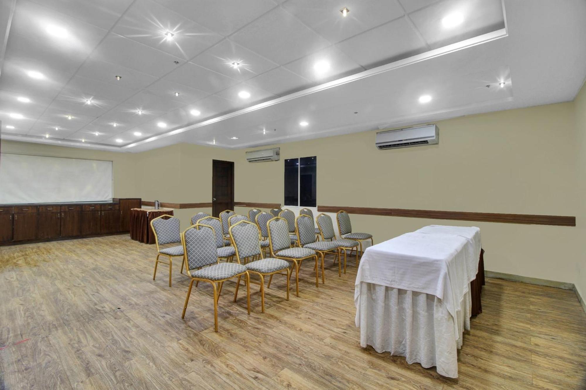 Hotel Townhouse The Grand Plaza Hajdarabad Zewnętrze zdjęcie