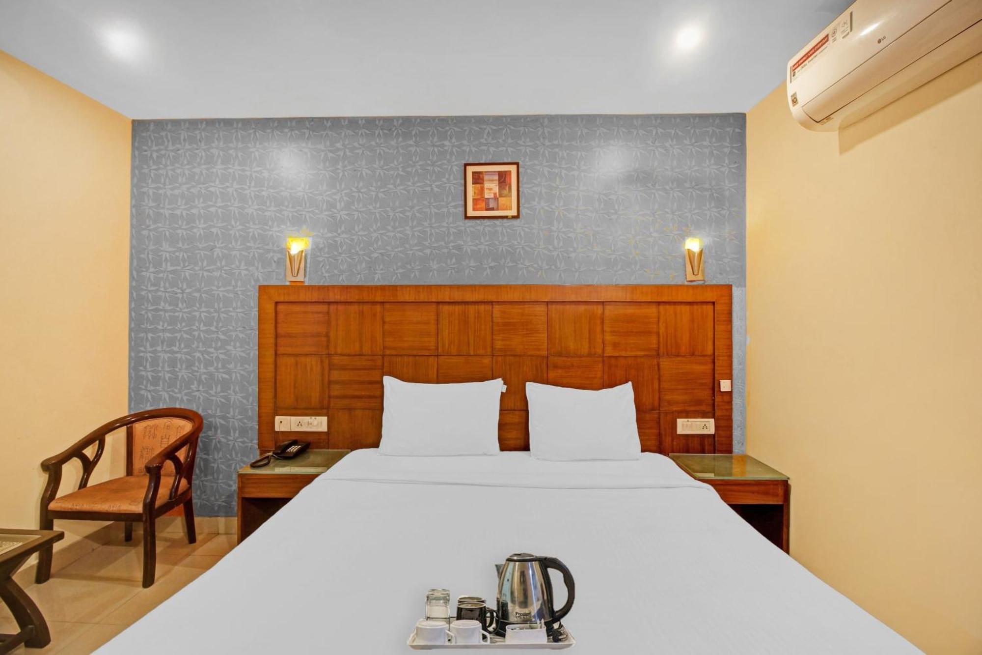 Hotel Townhouse The Grand Plaza Hajdarabad Zewnętrze zdjęcie
