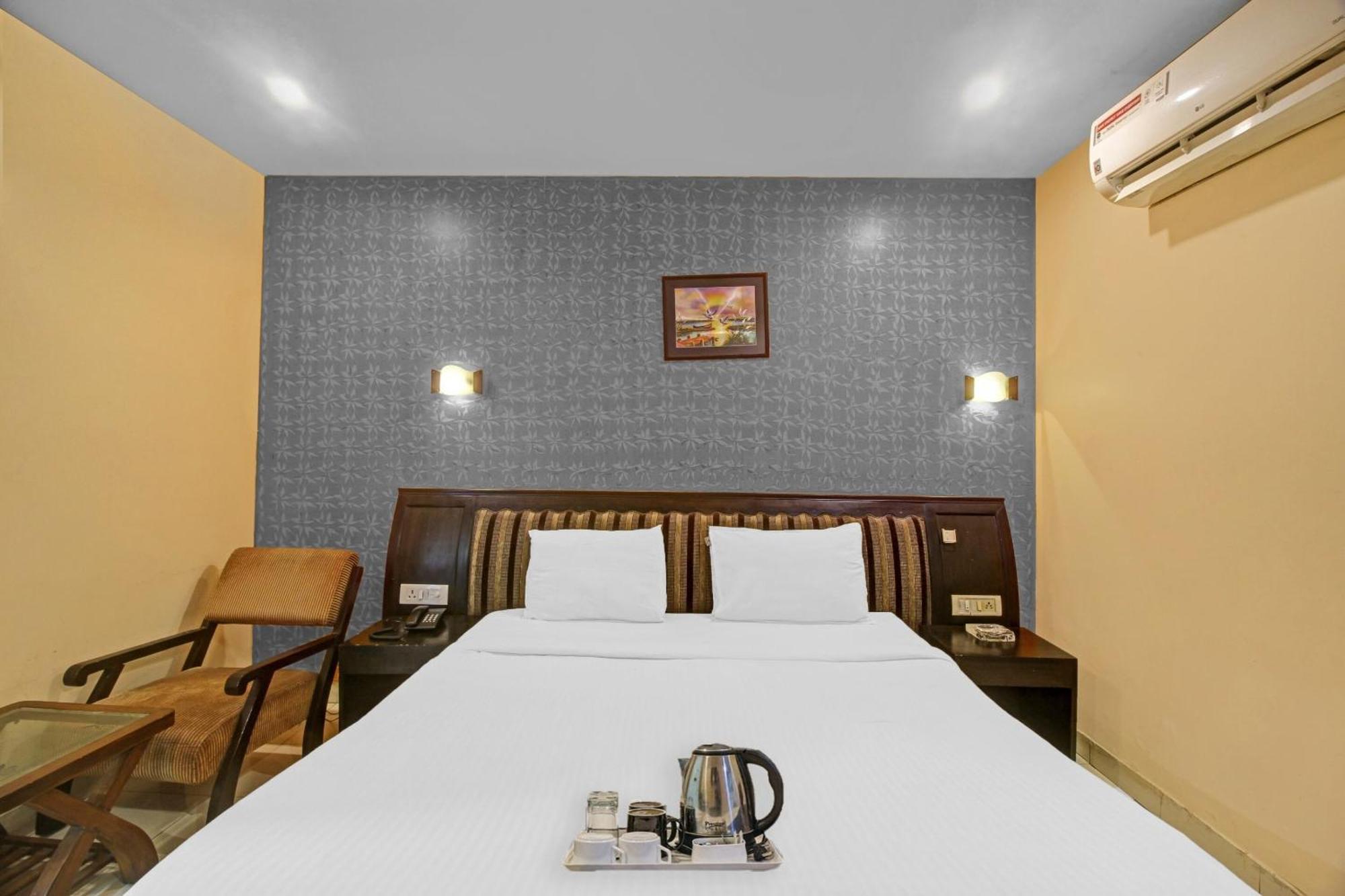 Hotel Townhouse The Grand Plaza Hajdarabad Zewnętrze zdjęcie