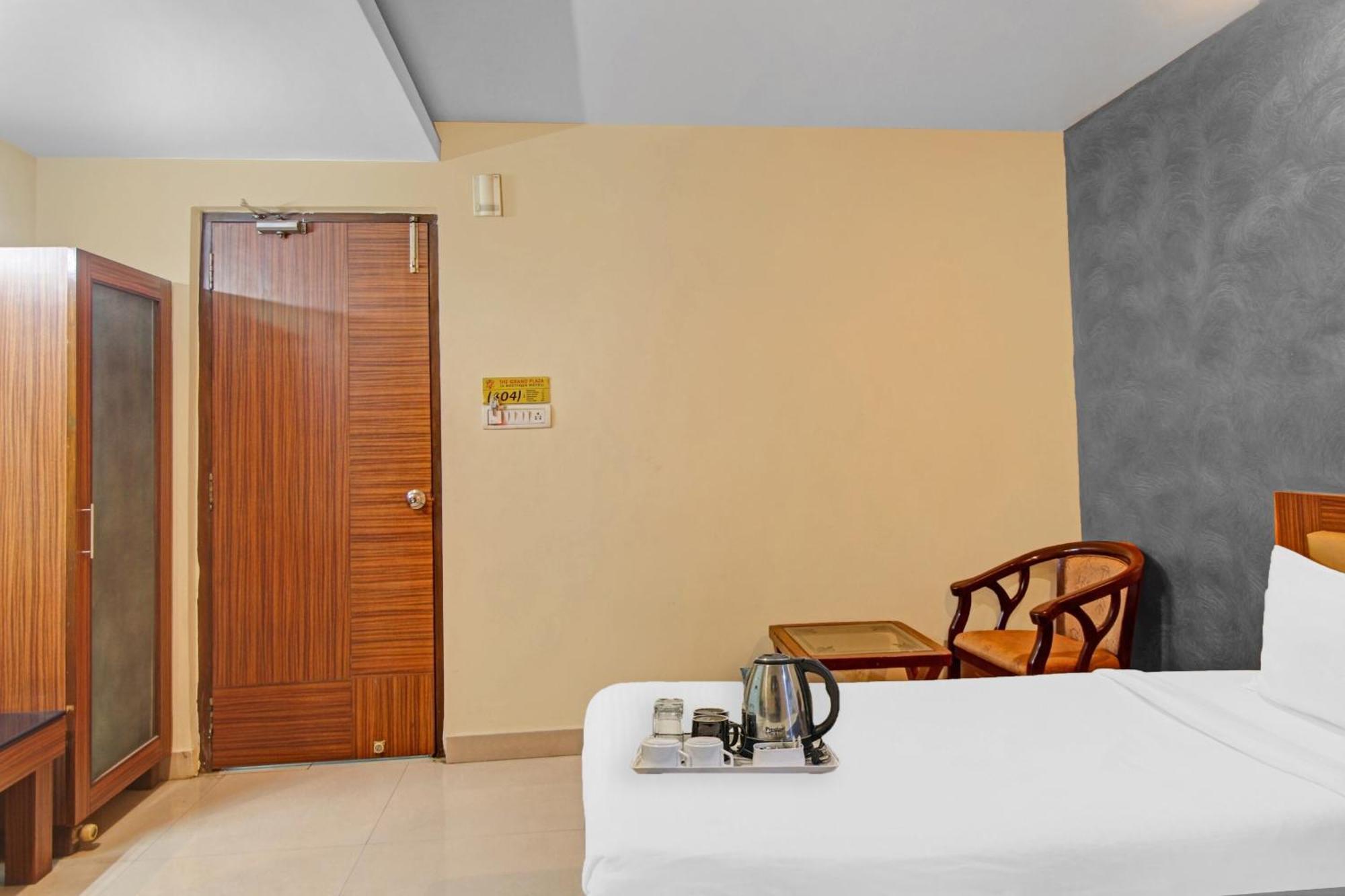 Hotel Townhouse The Grand Plaza Hajdarabad Zewnętrze zdjęcie