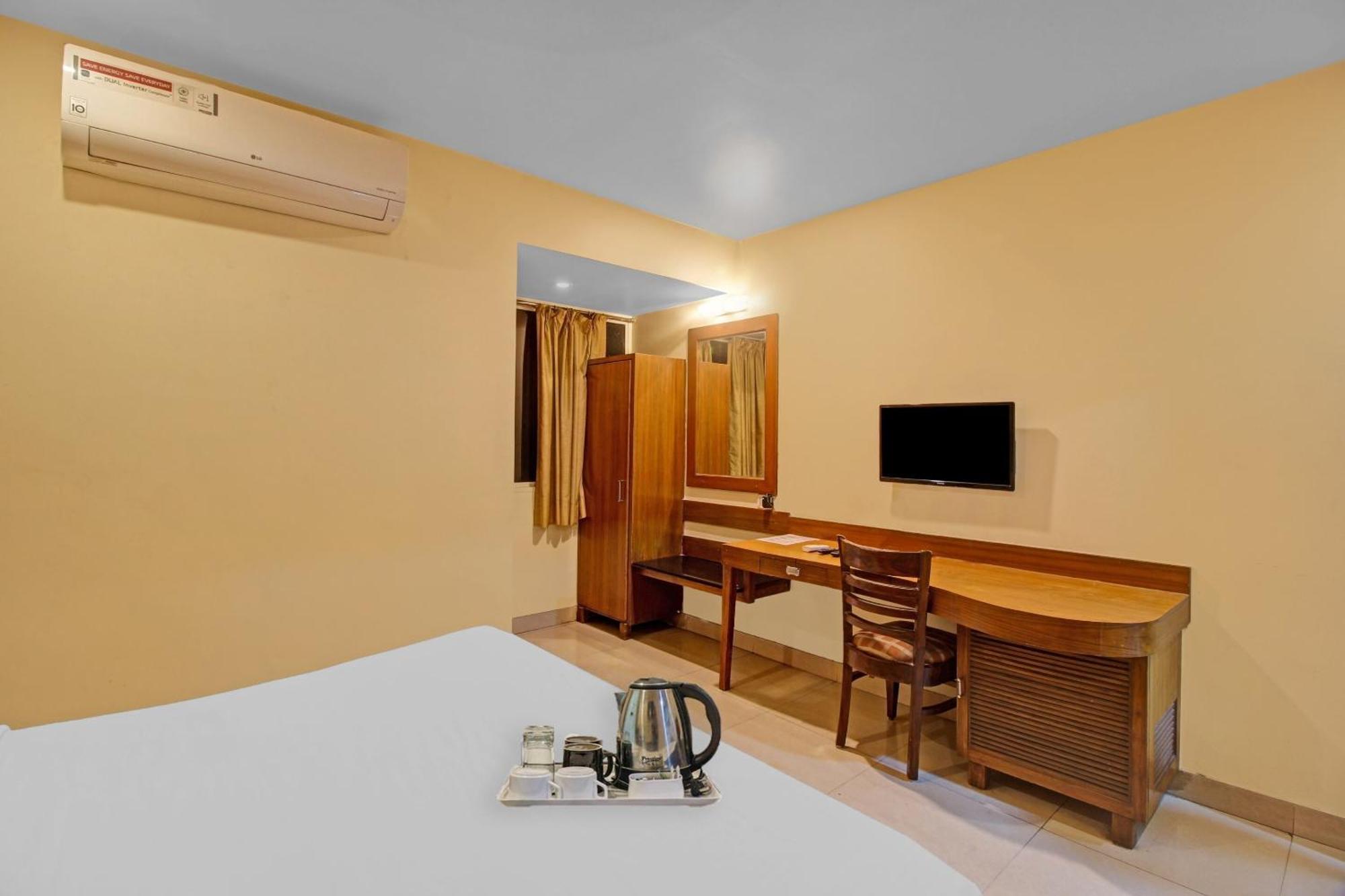 Hotel Townhouse The Grand Plaza Hajdarabad Zewnętrze zdjęcie