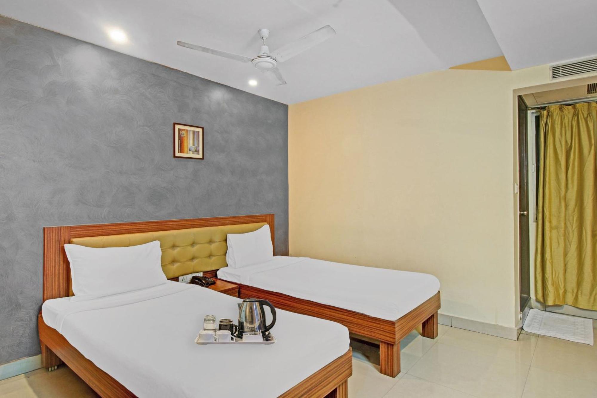Hotel Townhouse The Grand Plaza Hajdarabad Zewnętrze zdjęcie