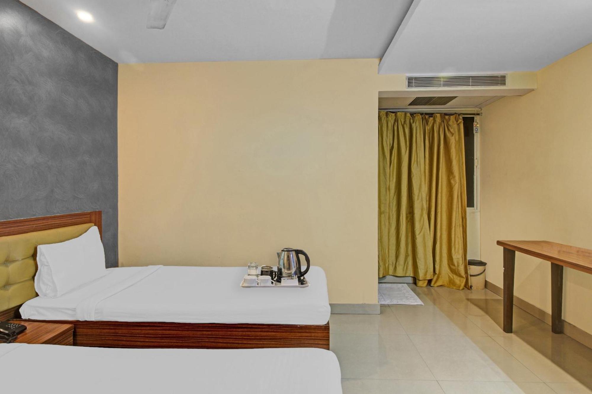 Hotel Townhouse The Grand Plaza Hajdarabad Zewnętrze zdjęcie